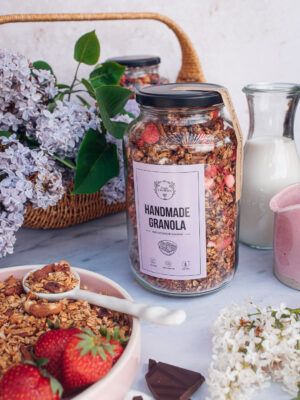 granola czekolada z truskawkami