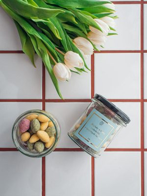 Migdały w białej czekoladzie w kolorach tęczy – Wielkanocna edycja limitowana