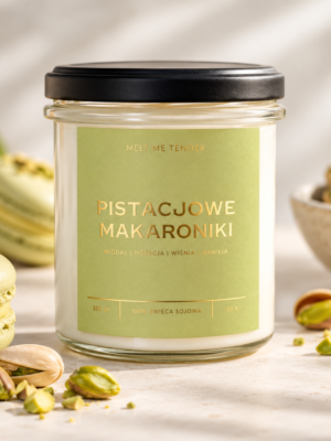świecą pistacjowe makaroniki